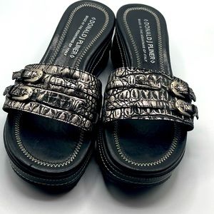 Donald Pliner sandals/slides size 8.5